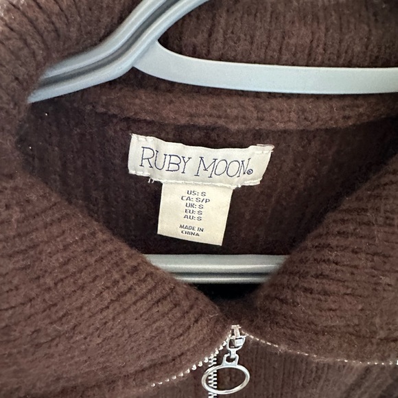 Ruby moon crop sweater - Picture 2 of 2